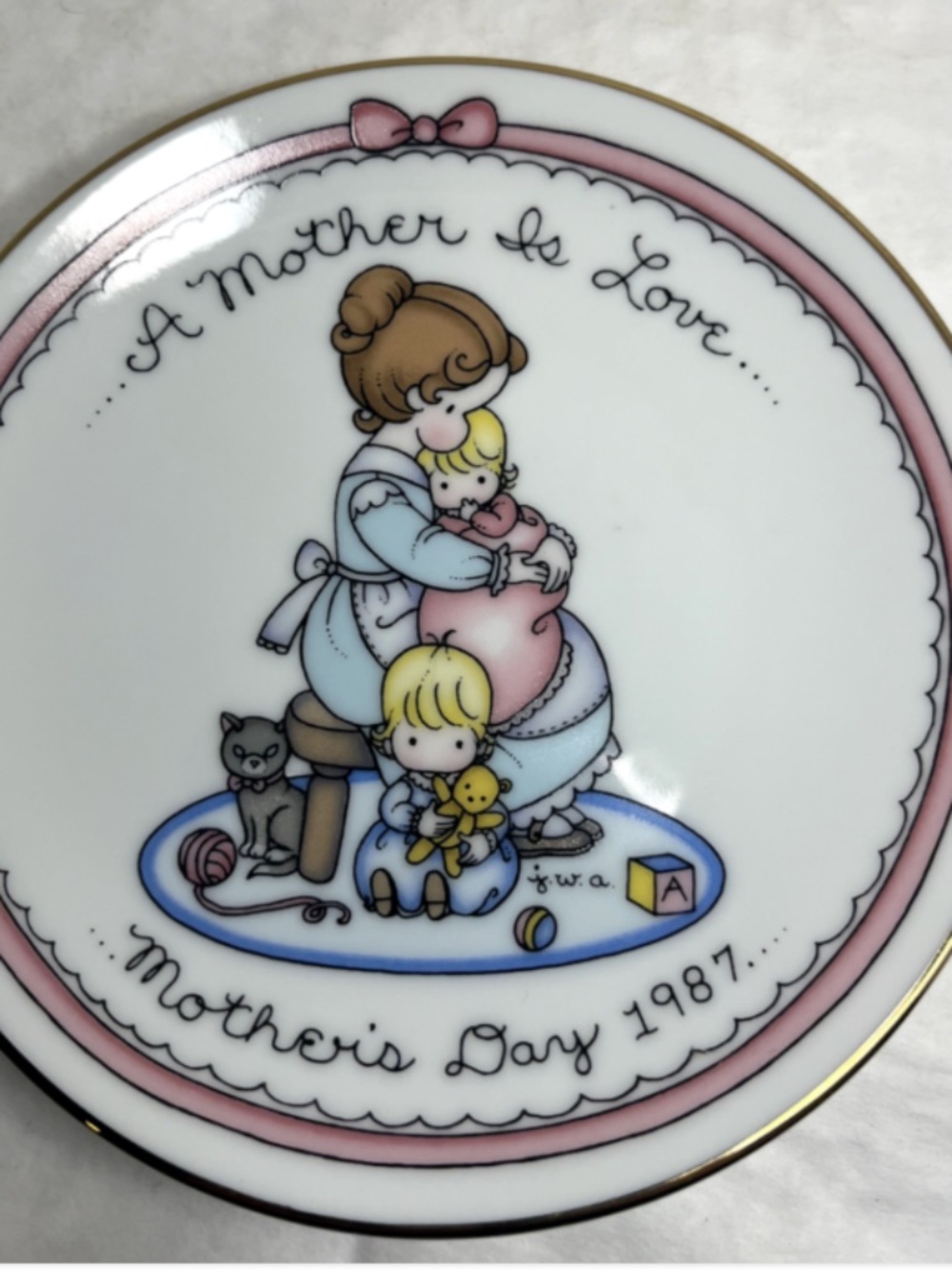AVON Mother's Day 1987 5” Collector Plate "A Mother Is Love" Joan Walsh Anglund